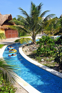 Lazy river (flickr: archer10) Lazy river (flickr: archer10)