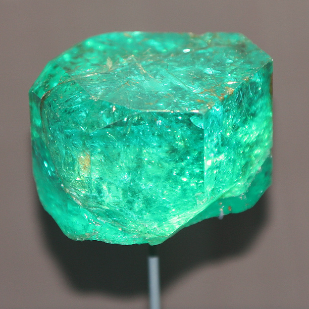 Rough (uncut) emerald